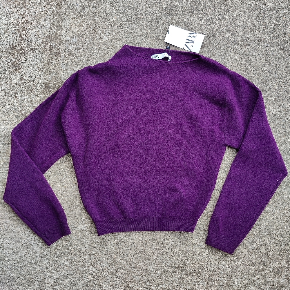 NWT ZARA Knit Sweater with Asymmetric Neck Burgundy Purple Size Small 9598/025